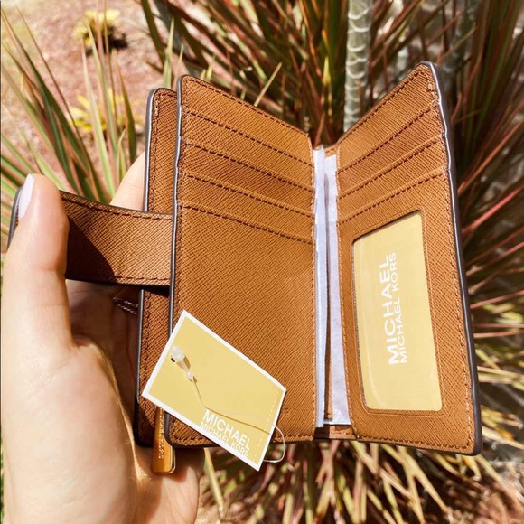 Gaby’sBags👜👛-NWT Michael Kors Bifold Wallet - Picture 5 of 8